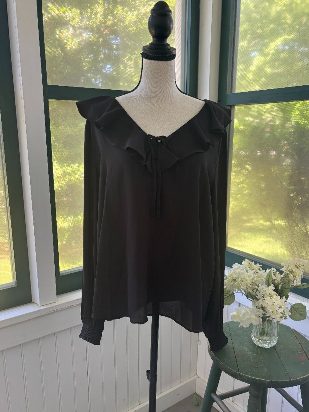 Ann Taylor Black Ruffle V-Neck Blouse | Size Large | NWT